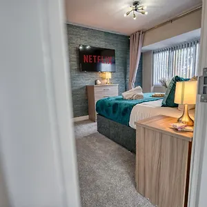 Holiday home Stylish House - B'ham Airport And Nec, Jlr Solihull, Business & Leisure - Aspen House